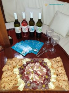 Borkostoló túra vitorlással
